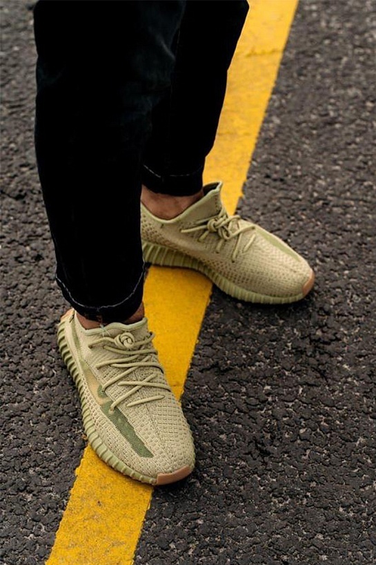 Кроссовки Adidas Yeezy Boost 350 V2 - Sulfur Premium