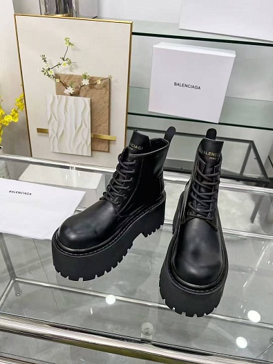 Женские кожаные ботинки Balenciaga чёрного цвета   