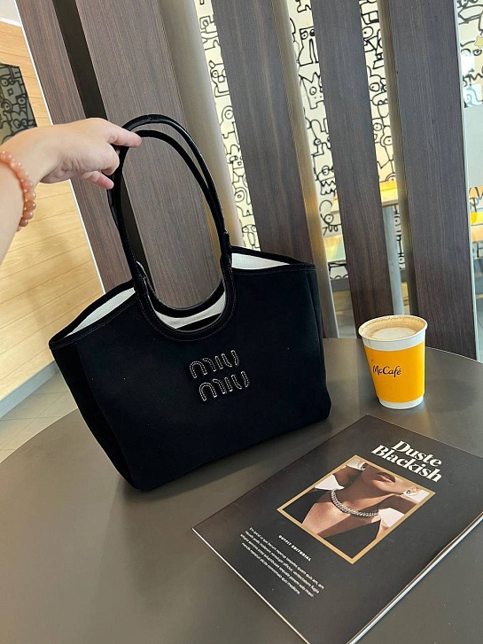 Замшевая чёрная сумка MIU MIU 43x20 см