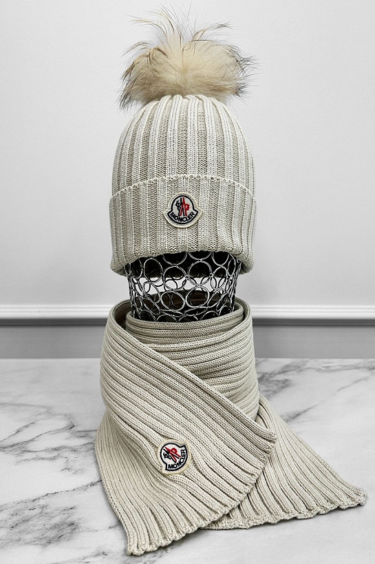 Комплект из шапки и шарфа бежевого цвета Moncler logo-patch