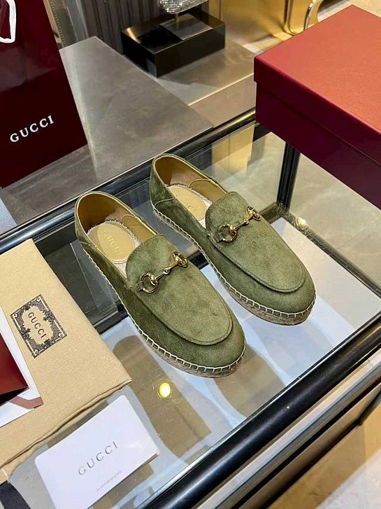 Женские замшевые лоферы Gucci GG Horsebit premium