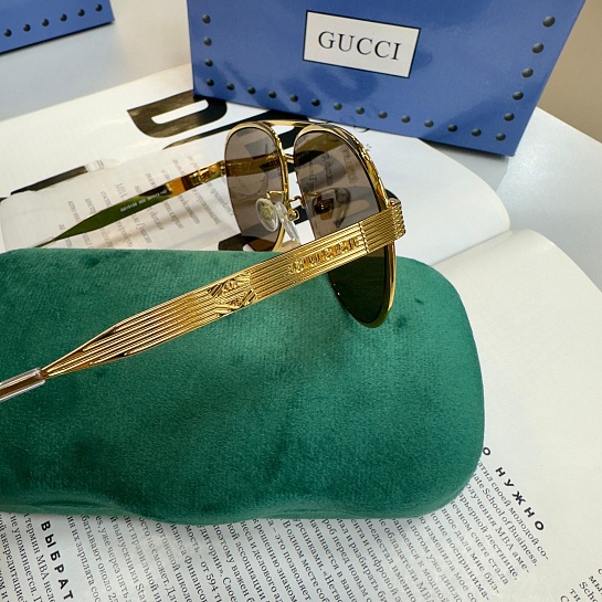 Солнцезащитные очки Gucci GG Monogram