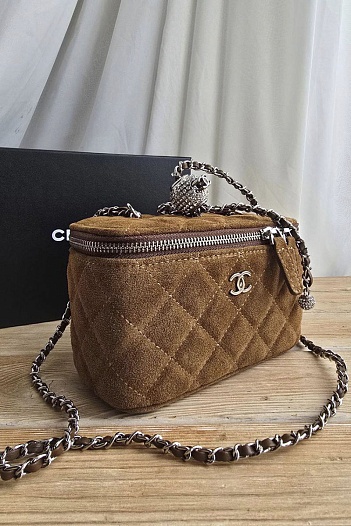 Замшевая косметичка Chanel 18x12 см   
