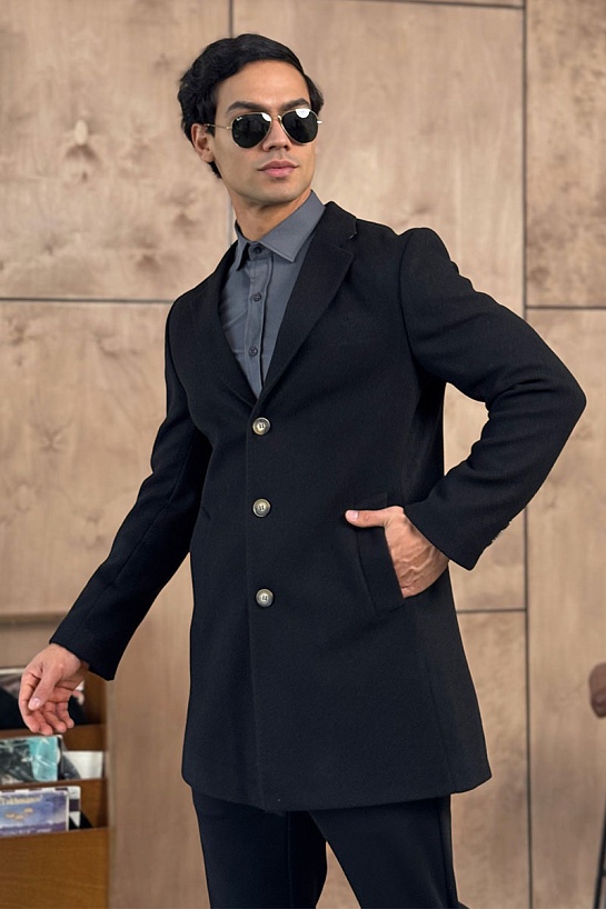 Мужское пальто чёрного цвета Loro Piana