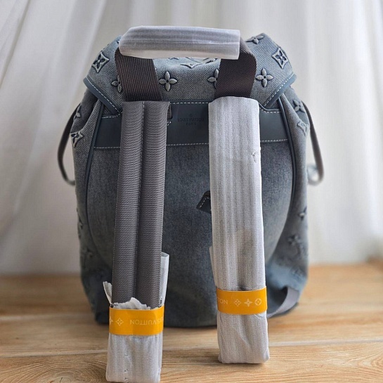 Рюкзак Louis Vuitton Montsouris Monogram Washed