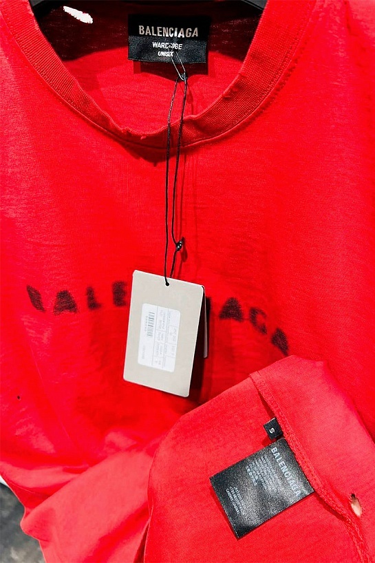 Бежевая футболка с рваной отделкой Balenciaga