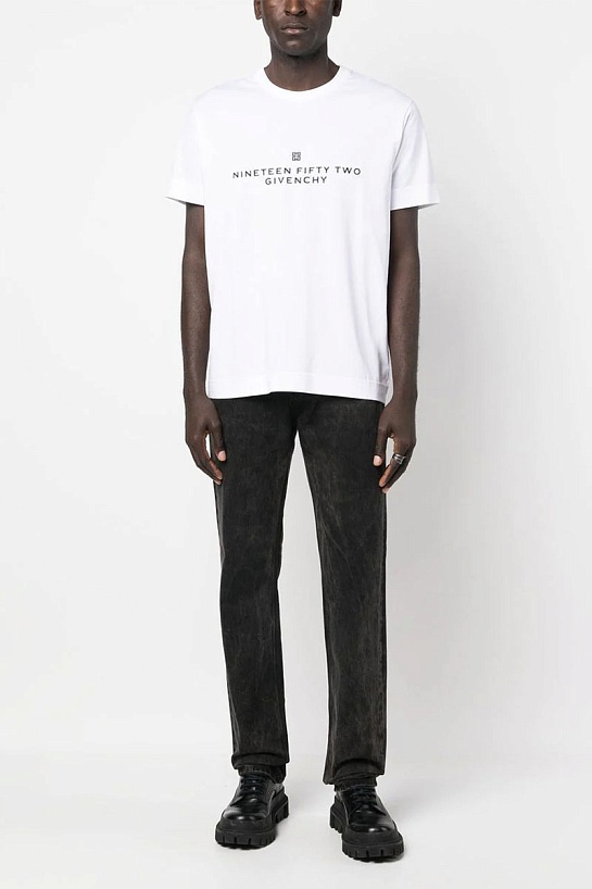 Белая оверсайз футболка Givenchy Nineteen Fifty Two