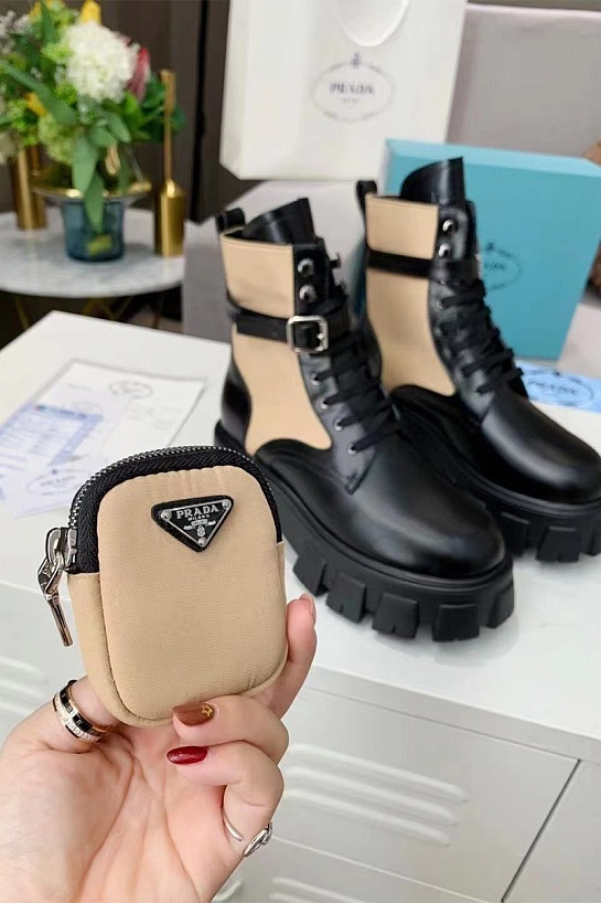 Кожаные женские ботинки Prada - Black / Beige