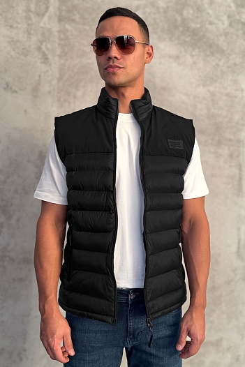 Чёрный пуховой жилет Burberry London England logo-patch   