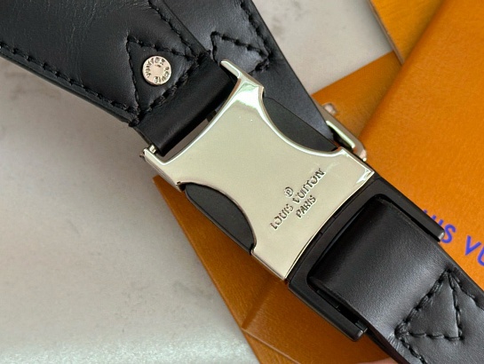 Кожаная сумка на пояс Louis Vuitton Discovery Premium 26x13x7 см