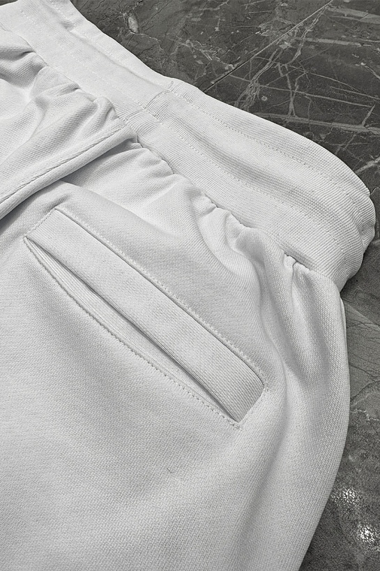Мужские белые шорты Off-White "Boy bitten by a lizard"