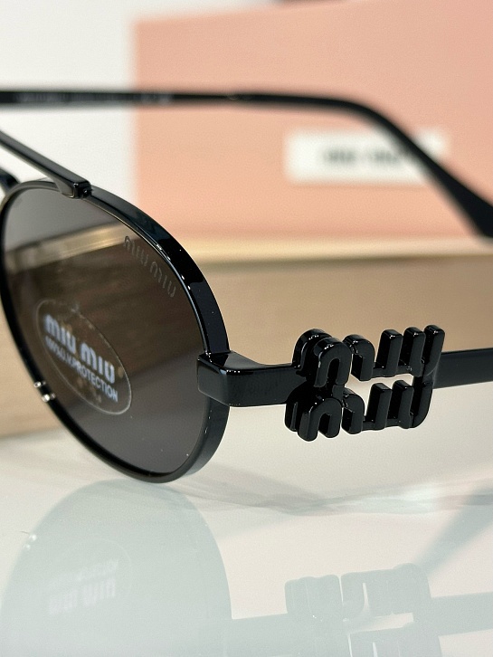 Женские солнцезащитные очки MIU MIU Oval