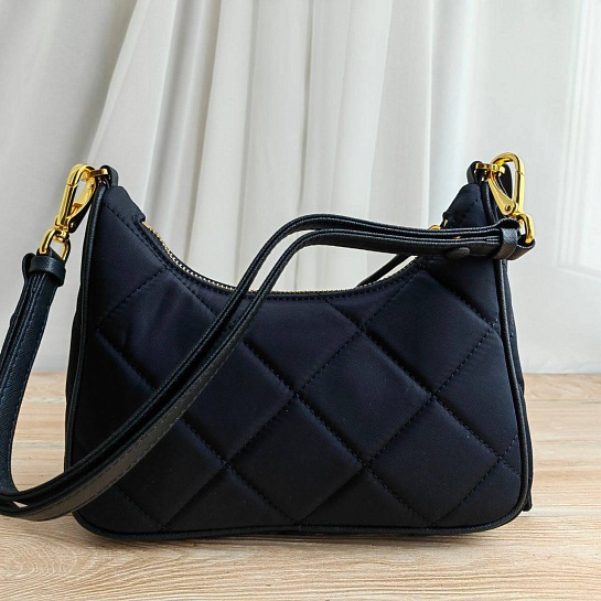 Нейлоновая сумка Prada 21x13 см