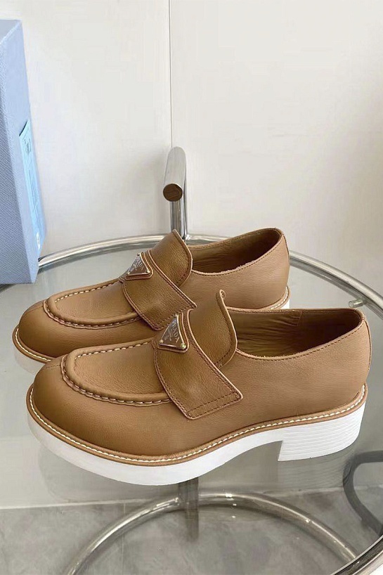 Женские кожаные лоферы Prada Premium - Brown