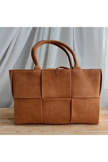 Замшевая сумка-тоут Bottega Veneta Arco Medium 36x25 см - Beige   