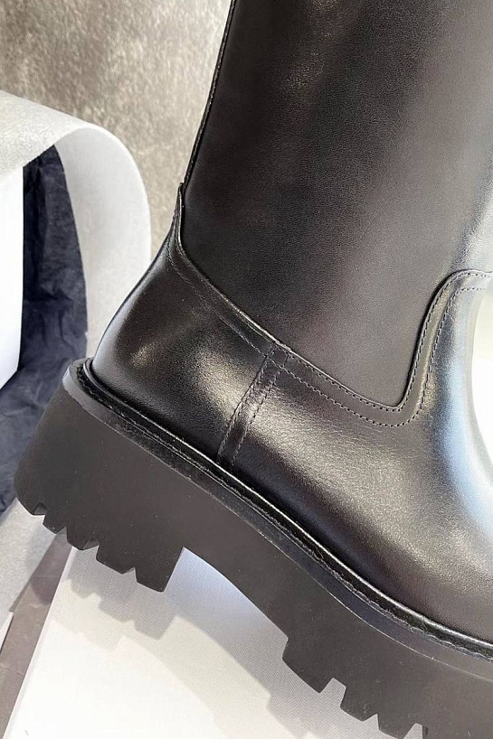 Женские кожаные сапоги Celine чёрного цвета