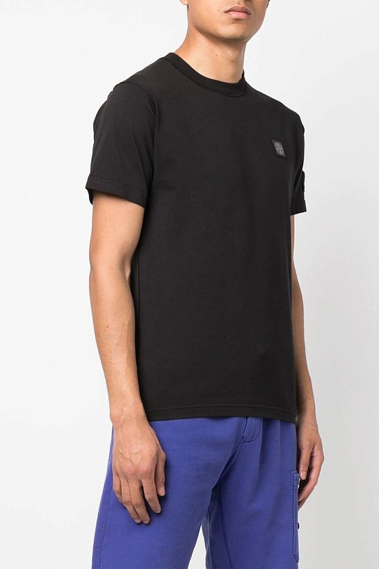 Чёрная мужская футболка с патчем на плече Stone Island