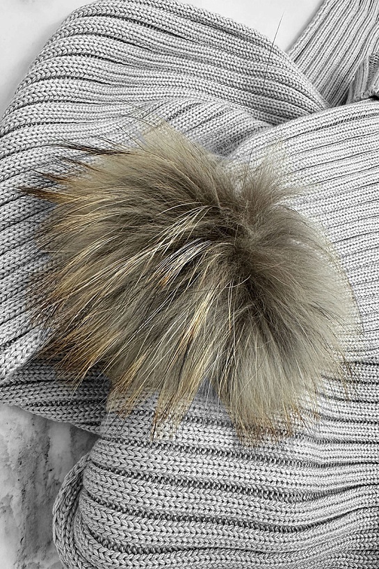 Комплект из шапки и шарфа серого цвета Moncler logo-patch