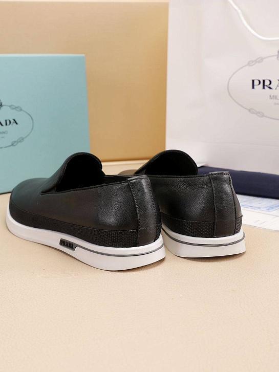 Мужские кожаные слипоны Prada Saint Tropez - Black / White