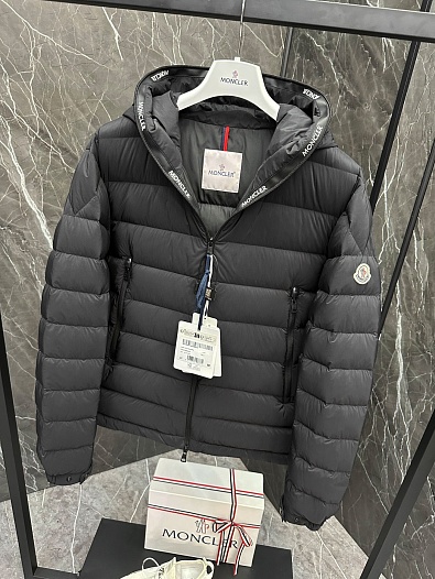 Мужской чёрный пуховик Moncler Chambeyron   