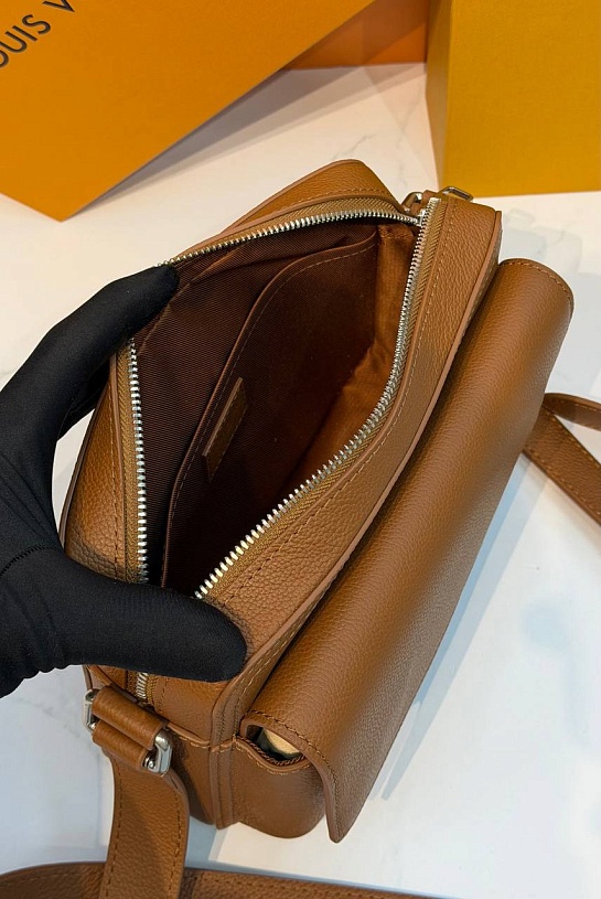 Кожаная сумка Louis Vuitton Boarding Messenger premium 24x18x9 см