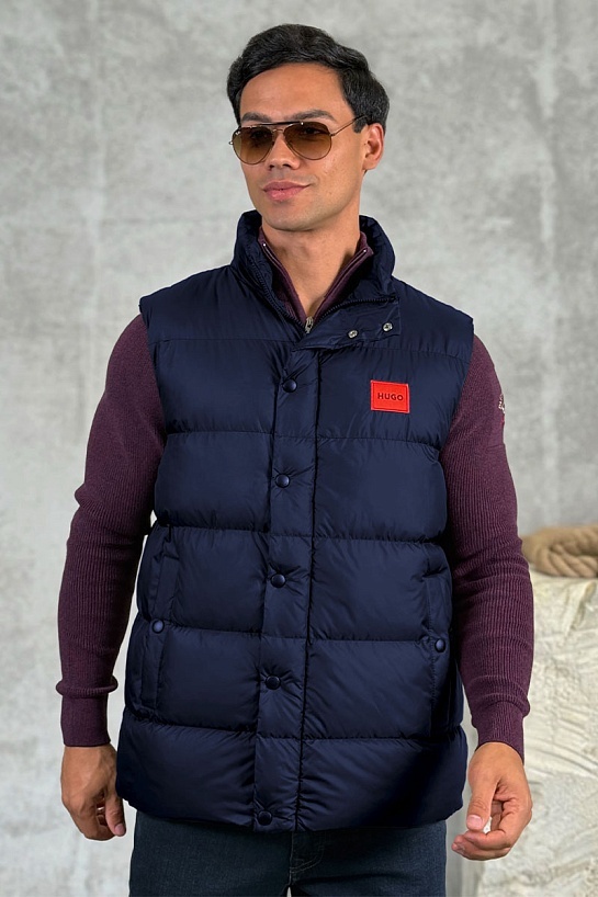 Мужской жилет Hugo Boss тёмно-синего цвета