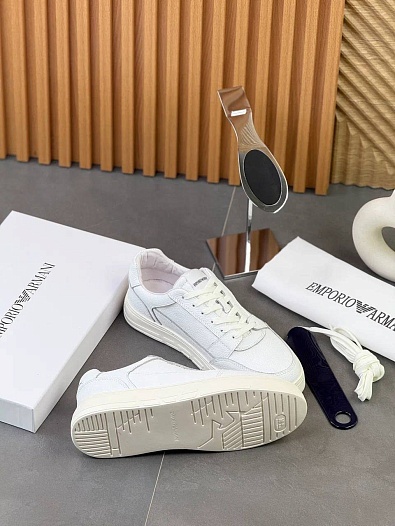 Кожаные кроссовки Emporio Armani белого цвета   