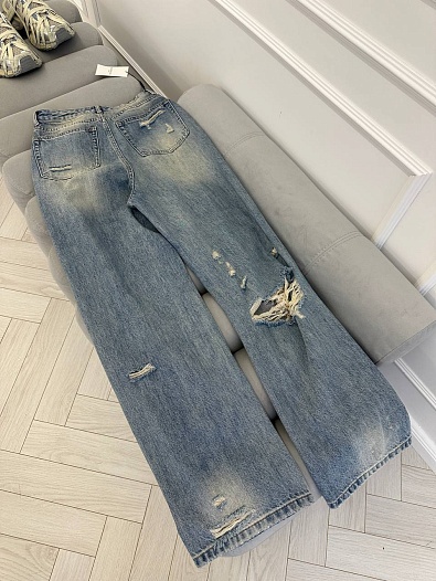 Рванные женские джинсы Balenciaga   
