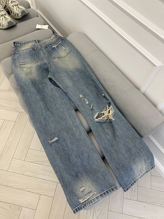 Рванные женские джинсы Balenciaga