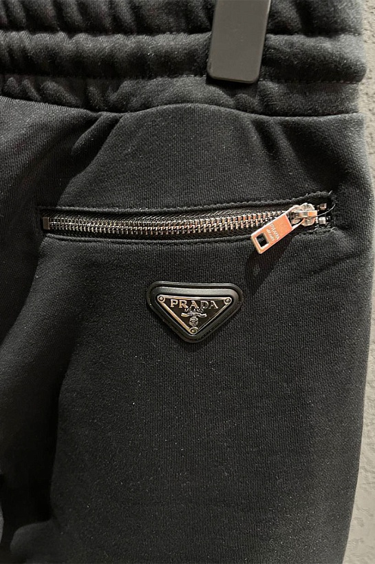 Мужские чёрные шорты Prada