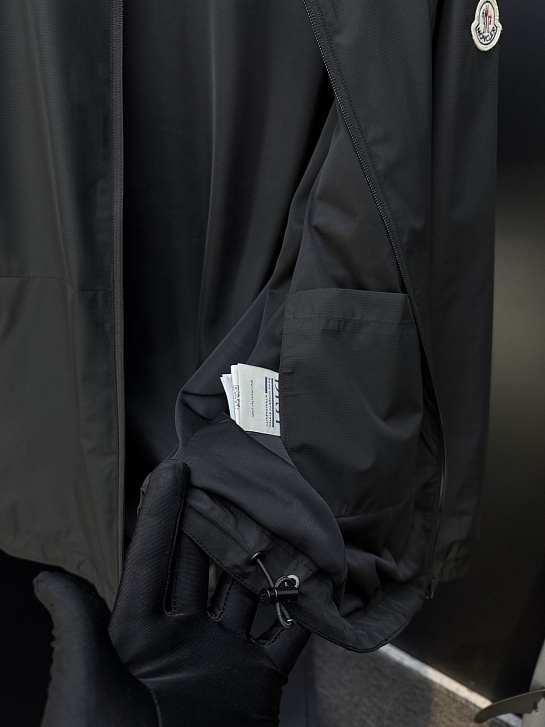 Мужская чёрная ветровка Moncler