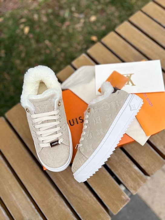 Женские замшевые кроссовки с мехом Louis Vuitton Time Out - Beige