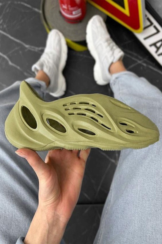 Кроссовки Adidas Yeezy Foam RNNR "Sulfur"