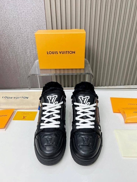 Кожаные кроссовки с мехом Louis Vuitton Trainer Premium - Black