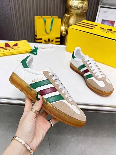 Женские кроссовки Gucci x Adidas Gazelle Collaboration - Beige   