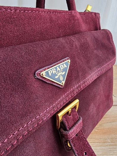 Замшевая сумка Prada 30x16 см   