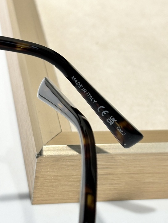 Солнцезащитные очки Yves Saint Laurent Eyewear