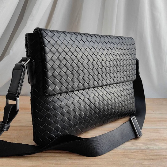 Кожаная сумка Bottega Veneta Intrecciato 31x22 см