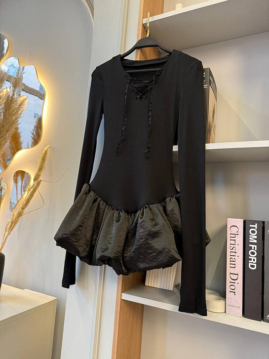 Женское чёрное платье