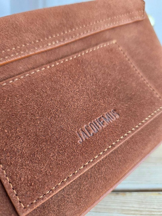 Замшевая сумка Jacquemus The Rond Carre 26x16 см