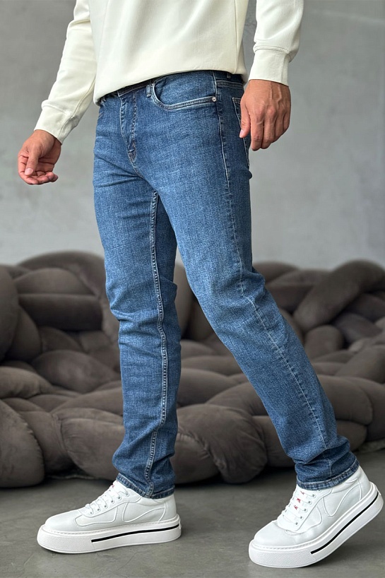 Мужские джинсы Giorgio Armani синего цвета