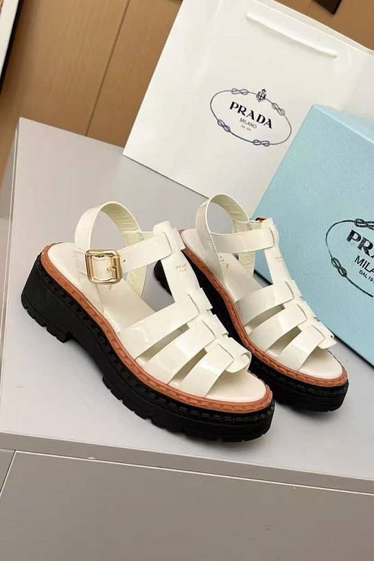 Женские кожаные сандалии Prada белого цвета