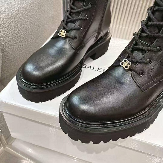 Женские кожаные ботинки Balenciaga чёрного цвета