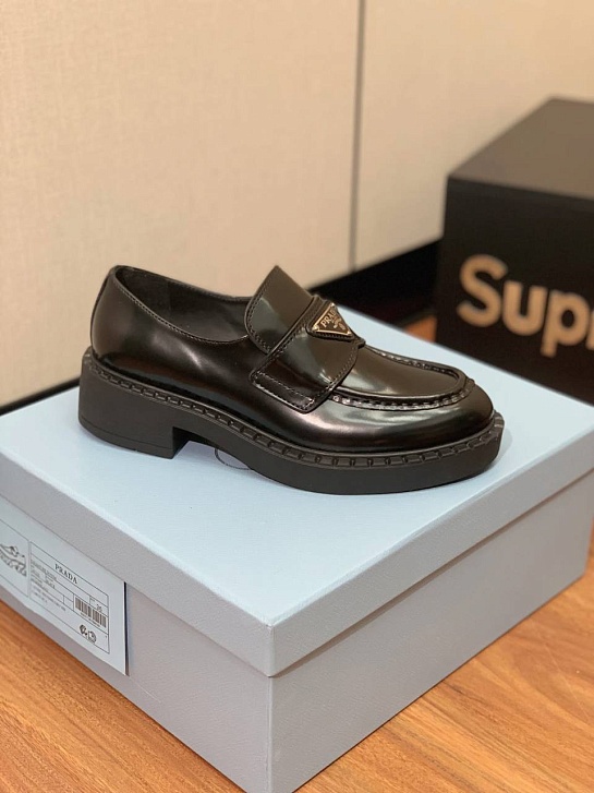 Женские кожаные лоферы Prada premium