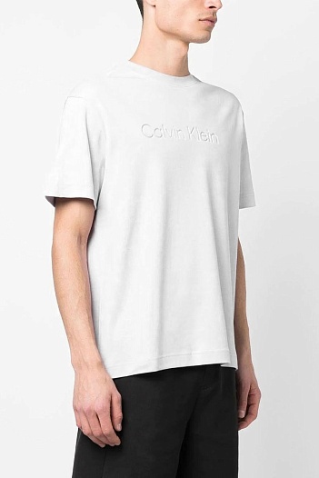 Белая футболка Calvin Klein embossed logo   