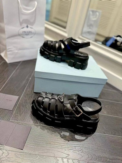 Женские кожаные сандалии Prada Monolith Fisherman - Black   