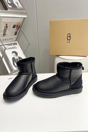 Мужские чёрные ботинки UGG Classic   
