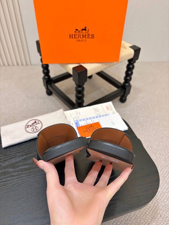 Чёрные кожаные шлёпанцы Hermes Gabriel