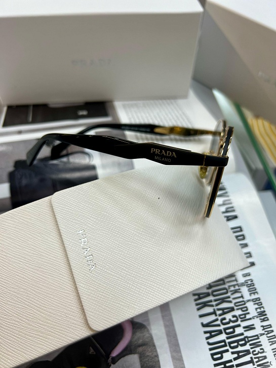 Солнцезащитные очки Prada Loden Lenses