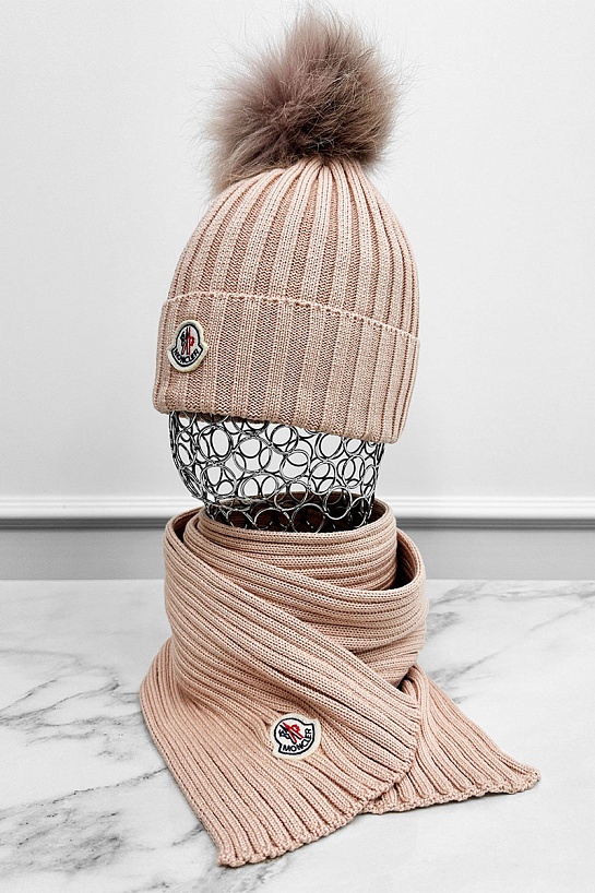 Комплект из шапки и шарфа персикового цвета Moncler logo-patch